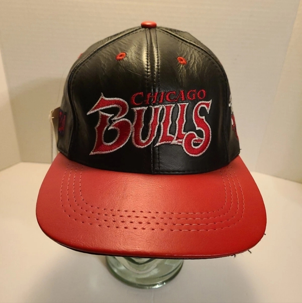 NEW NWT VTG CHICAGO BULLS LEATHER HAT SNAPBACK 1996 NBA JORDAN PIPPEN EMBROIDERY
